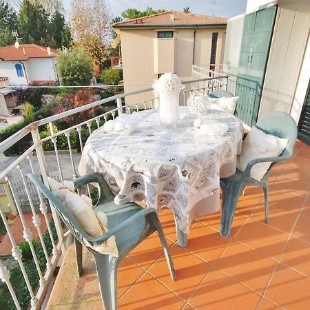 Raffinato Attico Vicino Al Mare Con Solarium Lido Di Camaiore Exterior foto
